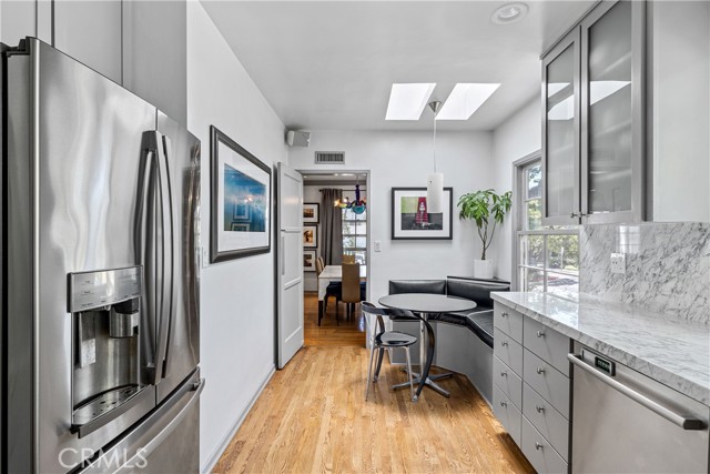 Detail Gallery Image 19 of 33 For 1701 Pier Ave, Santa Monica,  CA 90405 - 4 Beds | 2/1 Baths