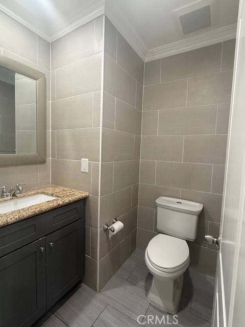 380 E Janice Street, Long Beach CA: https://media.crmls.org/medias/26b23b83-7904-43bf-b697-8e854790c79a.jpg