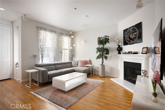 Detail Gallery Image 6 of 26 For 189 Groveland, Irvine,  CA 92620 - 2 Beds | 2/1 Baths