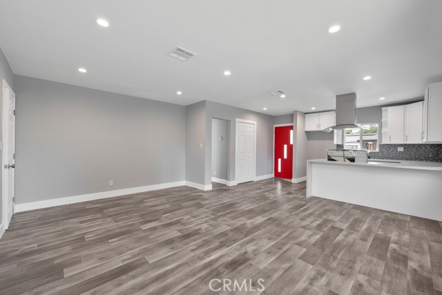 7719 Nestle Avenue, Reseda CA: https://media.crmls.org/medias/26b249b0-f19d-4664-b39c-83af6b3ecf55.jpg