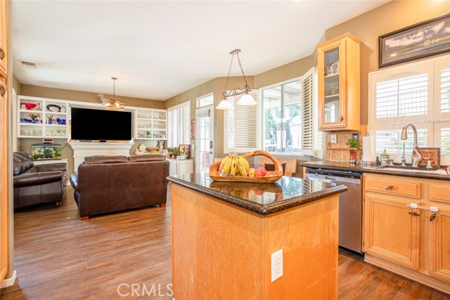 28741 Park Woodland Place, Saugus CA: https://media.crmls.org/medias/26b2bf00-d046-409b-b8b0-f16a509e7624.jpg