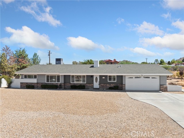 19472 Chippewa Rd, Apple Valley, CA 92307