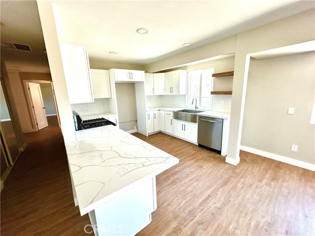 6698 Mesquite Drive, 29 Palms CA: https://media.crmls.org/medias/26b3cac5-5481-466b-91f7-6b74c78ef97e.jpg