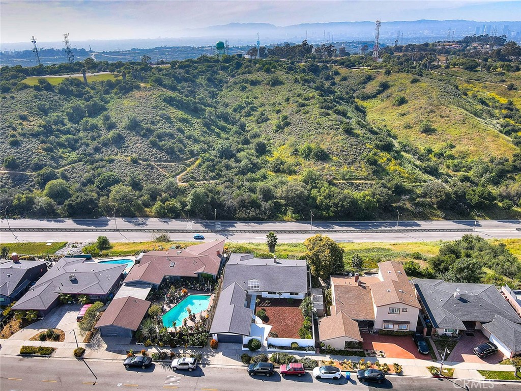 https://media.crmls.org/medias/26b3f68d-b56b-4cc5-8dcb-4d3f6a6c123b.jpg?preset=X-Large