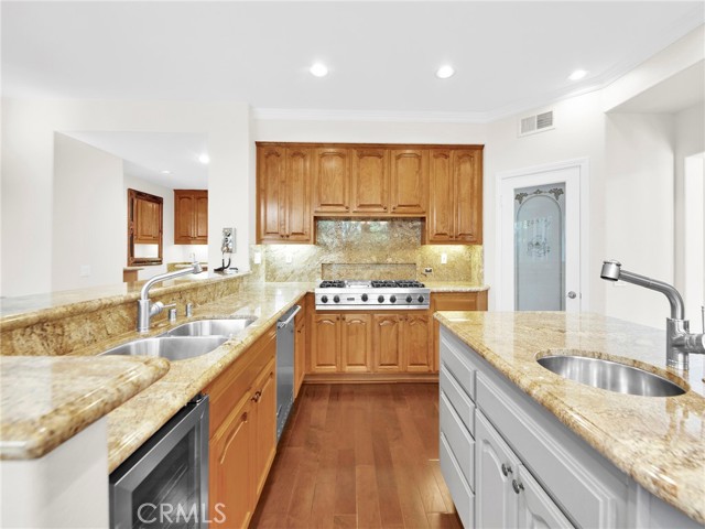 125 Heath Meadow Place, Simi Valley CA: https://media.crmls.org/medias/26b446f3-463b-49bc-916b-9e94af87550f.jpg