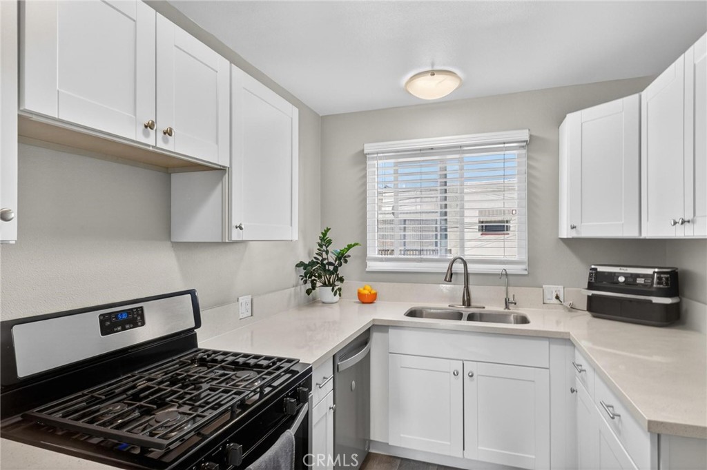 1057 E Appleton #10