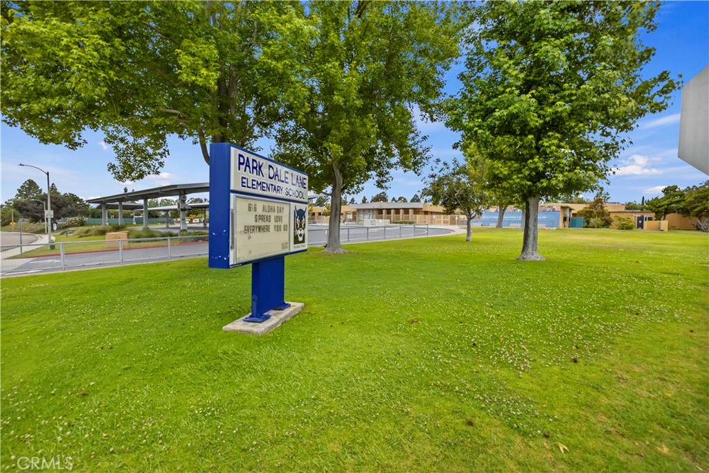 https://media.crmls.org/medias/26b58bff-2fcc-44c9-9b4a-96e45f92dc02.jpg?preset=X-Large