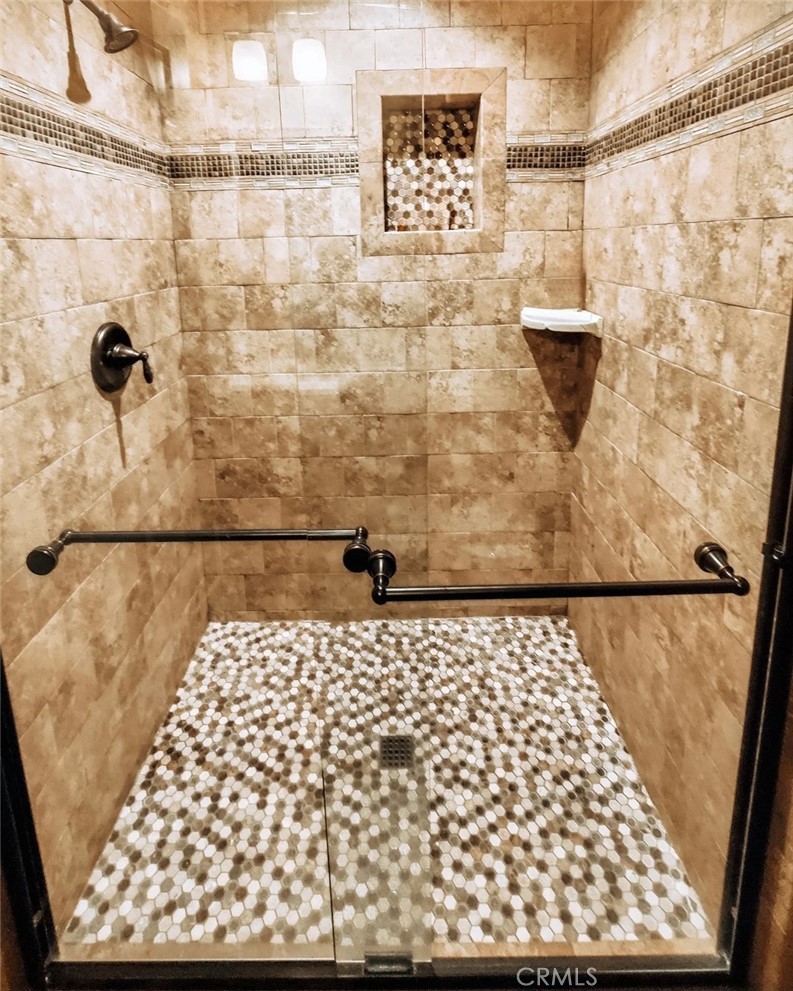 https://media.crmls.org/medias/26b72e21-6d2b-4fd2-ad23-6a1f0820dcfb.jpg?preset=X-Large