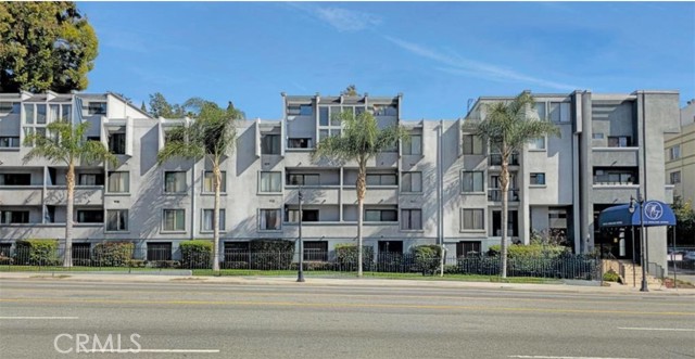 1940 N Highland Avenue, Los Angeles CA: https://media.crmls.org/medias/26b7941b-5c56-4375-81ef-3ab8eda7ea80.jpg