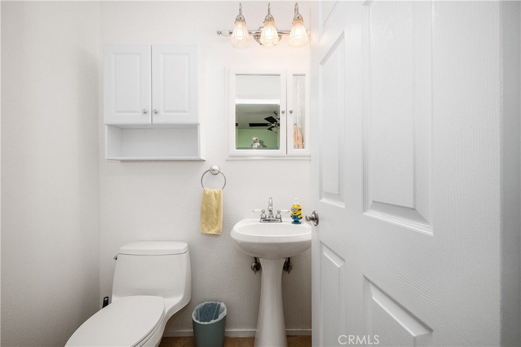 https://media.crmls.org/medias/26b818c3-a297-471b-b66b-b25850062154.jpg?preset=X-Large