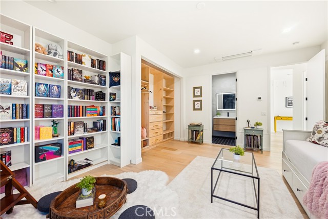 976 Ranch House, Westlake Village CA: https://media.crmls.org/medias/26b93cbe-1ec6-4532-a25a-8b09164bc0e5.jpg