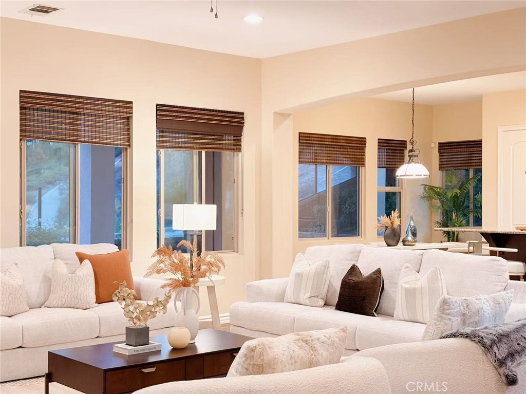 MLS #OC25245828 image #11