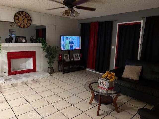 Detail Gallery Image 4 of 11 For 38226 Carolside, Palmdale,  CA 93550 - 3 Beds | 2 Baths