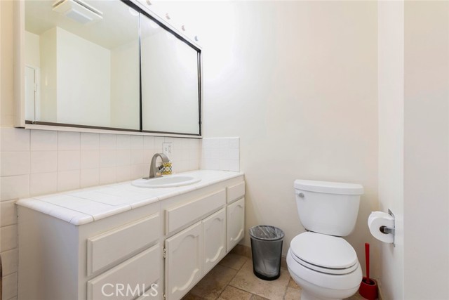 Detail Gallery Image 18 of 45 For 14719 Wyandotte St, Van Nuys,  CA 91405 - 2 Beds | 1/1 Baths