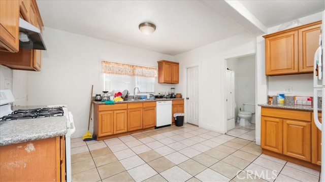 226 E California Street, Ontario CA: https://media.crmls.org/medias/26baa705-af23-4f6c-b93c-acc306052f64.jpg