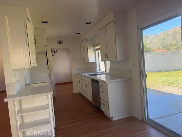 Detail Gallery Image 9 of 41 For 9923 Whitewater, Moreno Valley,  CA 92557 - 3 Beds | 2/1 Baths