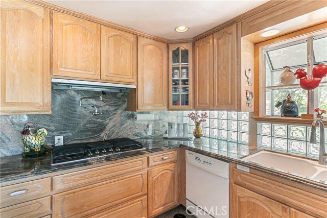 Detail Gallery Image 17 of 44 For 27888 West Shore Rd, Lake Arrowhead,  CA 92352 - 3 Beds | 2 Baths