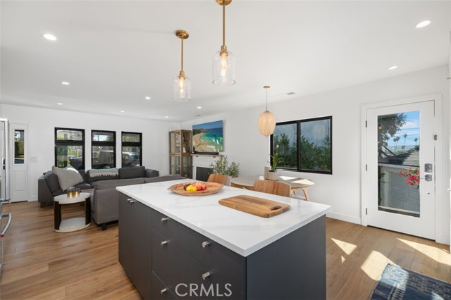 2329 Vineyard Avenue, Los Angeles CA: https://media.crmls.org/medias/26bbde82-88fb-4a3e-b322-c8a8c25b8a7f.jpg