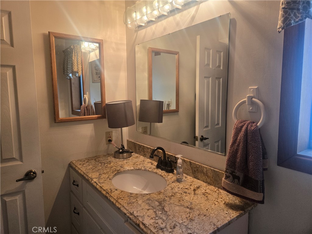 https://media.crmls.org/medias/26bbf068-b5ec-41c1-9de7-ce8ce43304aa.jpg?preset=X-Large