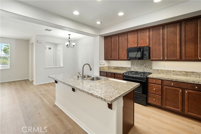 Detail Gallery Image 16 of 52 For 28648 Pietro Dr, Valencia,  CA 91354 - 3 Beds | 3 Baths