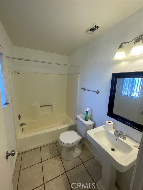 Detail Gallery Image 6 of 11 For 13230 Amargosa Rd, Victorville,  CA 92392 - 3 Beds | 2 Baths