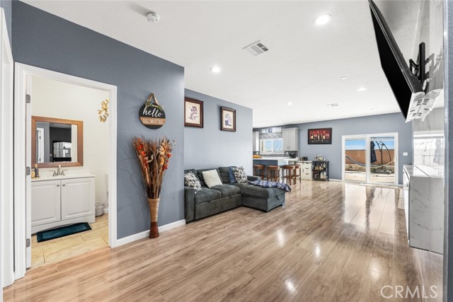 Detail Gallery Image 7 of 57 For 10588 Peach Ave, California City,  CA 93505 - 4 Beds | 2/1 Baths