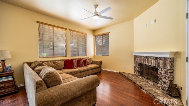 Image 8 of 39 For 341 Camden Court