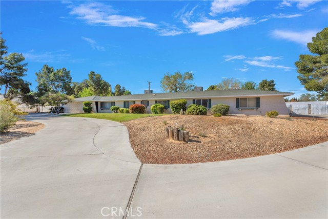 19445 Yanan Road, Apple Valley CA: https://media.crmls.org/medias/26bde31f-ebd3-43f3-9e4e-bfe802be46e2.jpg