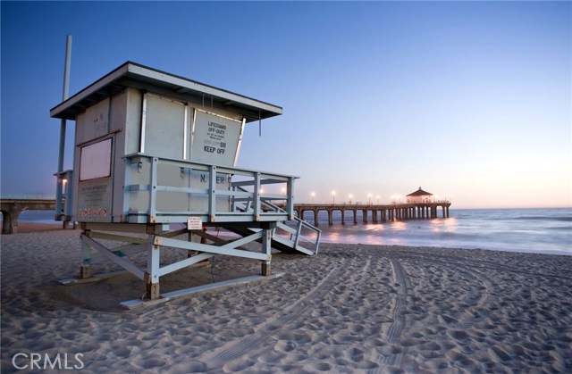 Minutes Away!  Beautiful white sand beaches of Manhattan.  Be on vacation year round.