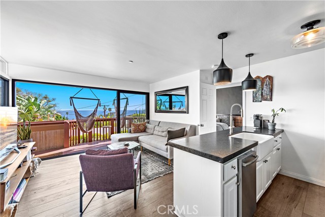 Detail Gallery Image 4 of 17 For 290 La Brea, Laguna Beach,  CA 92651 - 1 Beds | 1 Baths