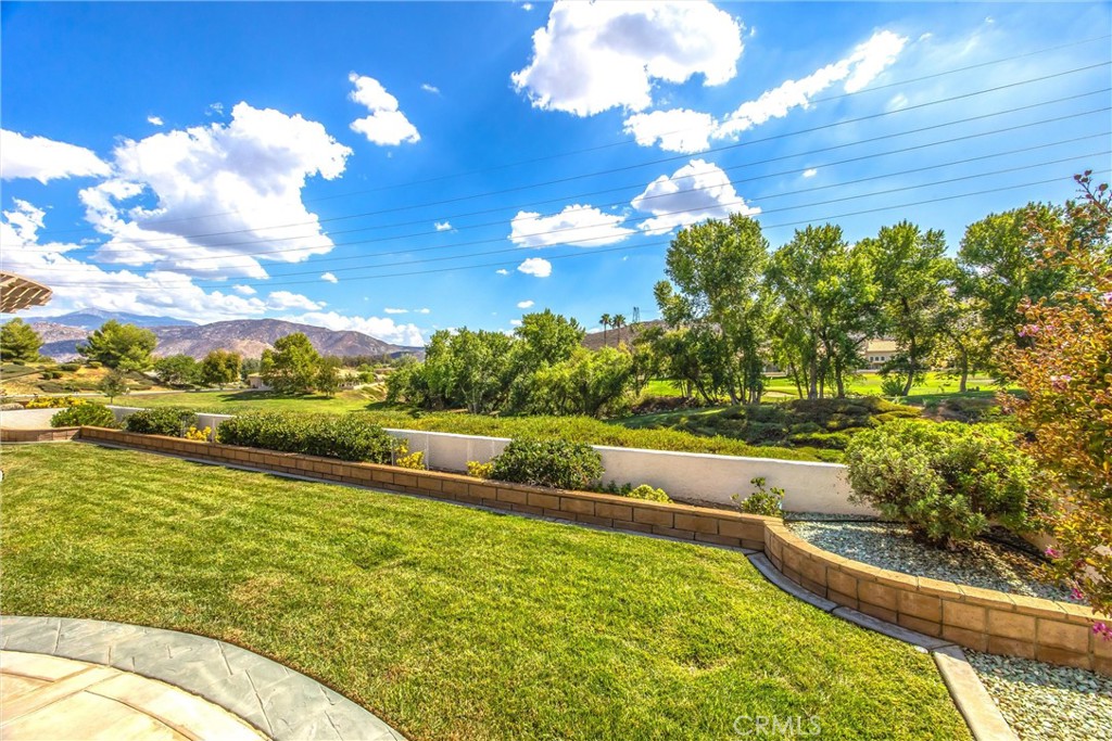https://media.crmls.org/medias/26c1521f-3253-485a-815f-505f8b98346c.jpg?preset=X-Large