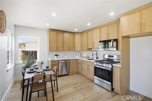 Detail Gallery Image 13 of 39 For 984 Fremont St, Pomona,  CA 91766 - 3 Beds | 2 Baths