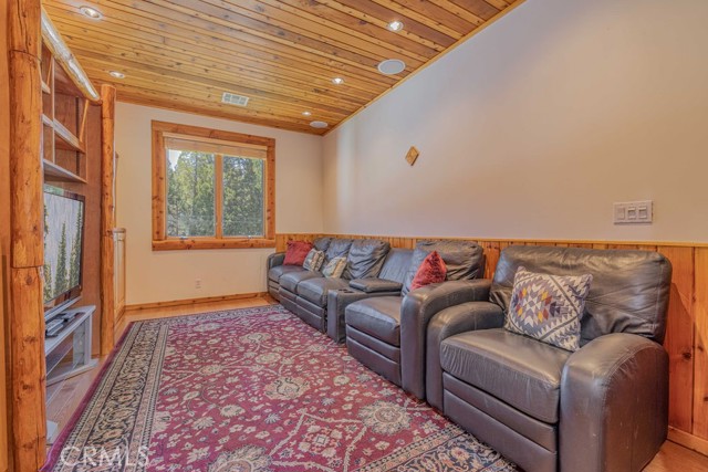 Detail Gallery Image 52 of 70 For 40202 Lakeview Dr, Big Bear Lake,  CA 92315 - 5 Beds | 3/1 Baths