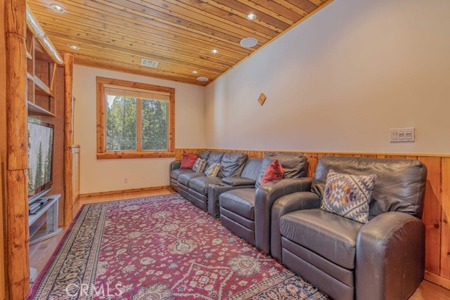 Detail Gallery Image 52 of 70 For 40202 Lakeview Dr, Big Bear Lake,  CA 92315 - 5 Beds | 3/1 Baths