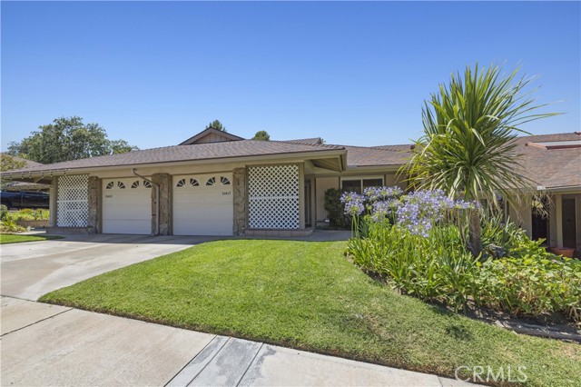 Detail Gallery Image 4 of 57 For 26817 Oak Branch Cir, Newhall,  CA 91321 - 2 Beds | 2 Baths