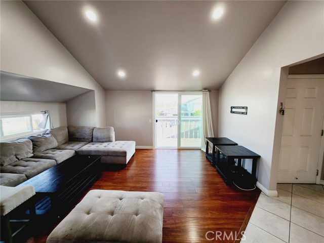 Detail Gallery Image 3 of 23 For 4914 W 5th St #D,  Santa Ana,  CA 92703 - 2 Beds | 1 Baths