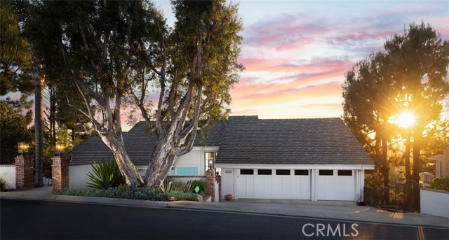 10831 Hideaway Dr, North Tustin CA: https://media.crmls.org/medias/26c241bd-8720-45f6-8b72-a2fec13a753a.jpg