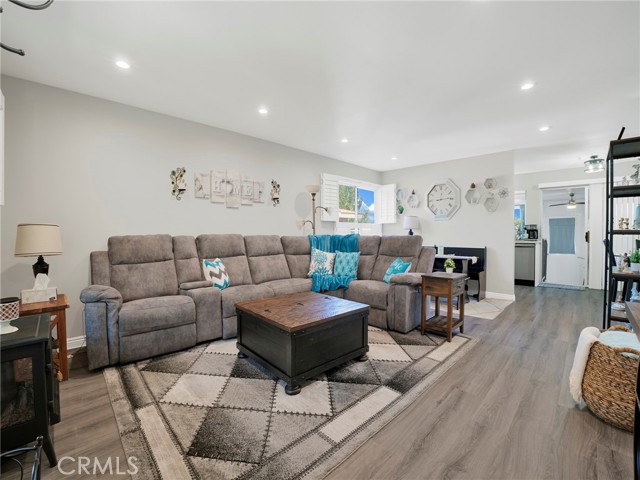 Detail Gallery Image 12 of 31 For 19816 Spanish Oak, Newhall,  CA 91321 - 2 Beds | 2 Baths