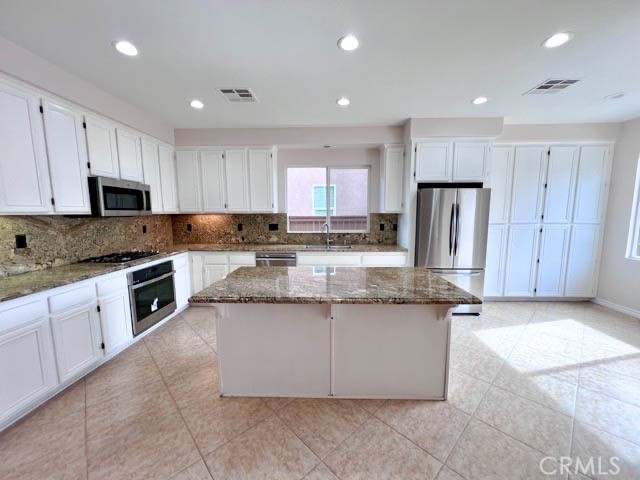 Detail Gallery Image 13 of 49 For 31651 Mccartney Dr, Winchester,  CA 92596 - 3 Beds | 2/1 Baths