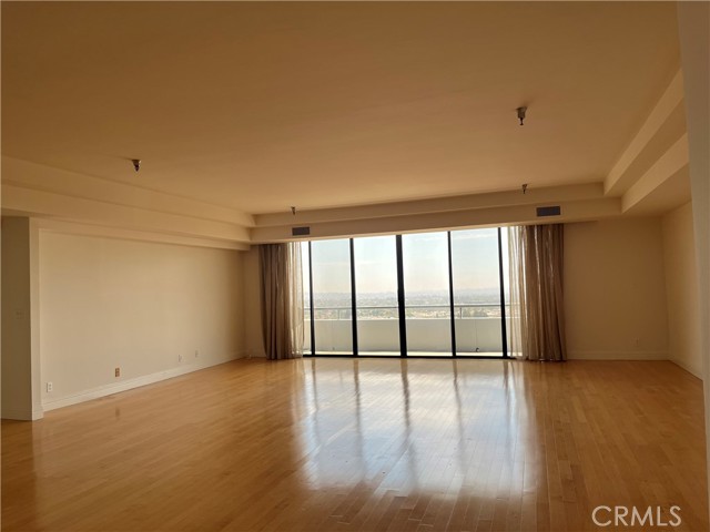 Detail Gallery Image 11 of 26 For 10660 Wilshire Bld #1707,  Los Angeles,  CA 90024 - 3 Beds | 3/1 Baths