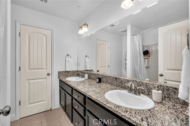 Detail Gallery Image 14 of 66 For 1765 Clearwater St, Tulare,  CA 93274 - 4 Beds | 2 Baths