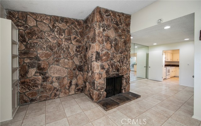 Detail Gallery Image 7 of 23 For 1407 Camelot Dr, Corona,  CA 92882 - 3 Beds | 1/1 Baths