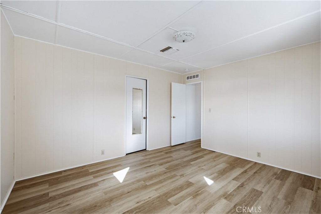 https://media.crmls.org/medias/26c6c662-687f-490d-a58b-cc02979e5404.jpg?preset=X-Large