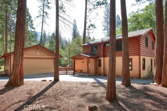 Detail Gallery Image 1 of 52 For 2590 Yosemite Pines Ln, Wawona,  CA 95389 - 5 Beds | 2 Baths