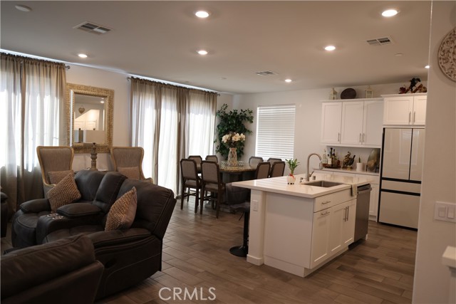 Detail Gallery Image 22 of 28 For 16255 Castello #2,  Fontana,  CA 92336 - 4 Beds | 2/1 Baths