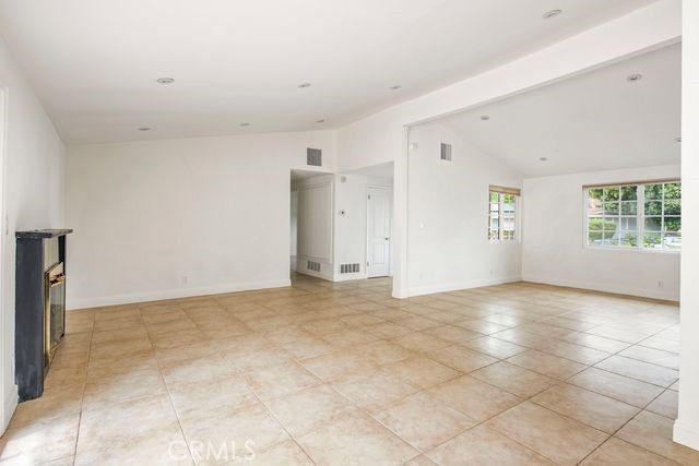 Detail Gallery Image 9 of 37 For 20546 Miranda Pl, Woodland Hills,  CA 91367 - 3 Beds | 2 Baths