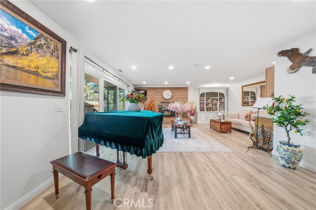 Detail Gallery Image 23 of 59 For 195 Knoll, Big Bear Lake,  CA 92315 - 5 Beds | 4 Baths