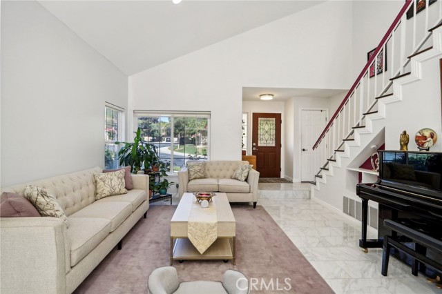 1185 Heatherview Drive photo 4
