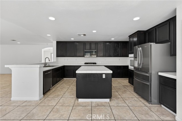 Detail Gallery Image 11 of 45 For 28504 Old Coach Ct Ct, Saugus,  CA 91390 - 5 Beds | 3 Baths