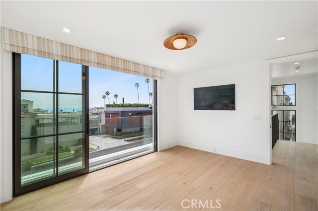 2820 Bayview Drive, Corona del Mar CA: https://media.crmls.org/medias/26cc5b24-2fd8-433a-8762-7907d5846958.jpg